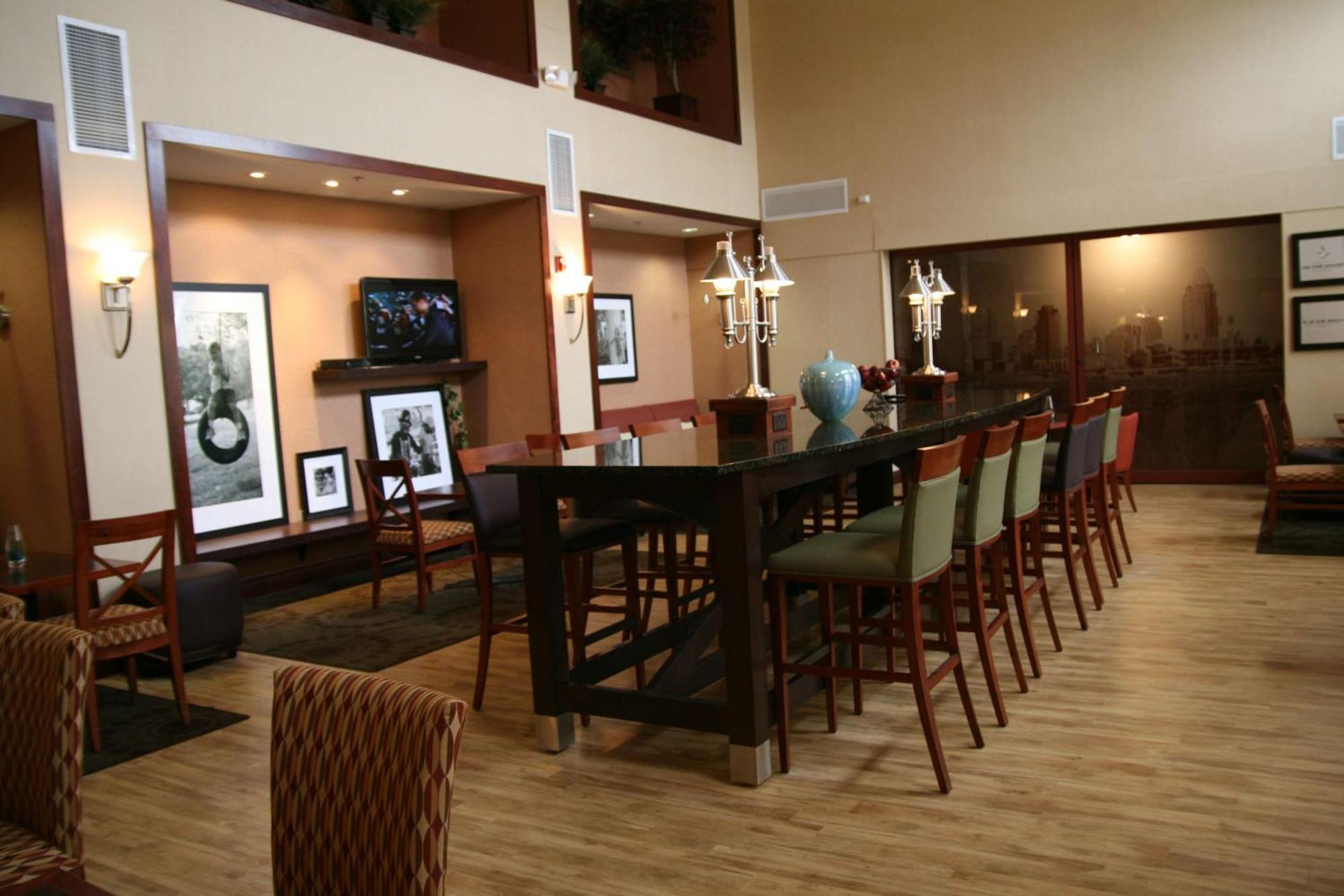 Hampton Inn & Suites Wilder Eksteriør billede